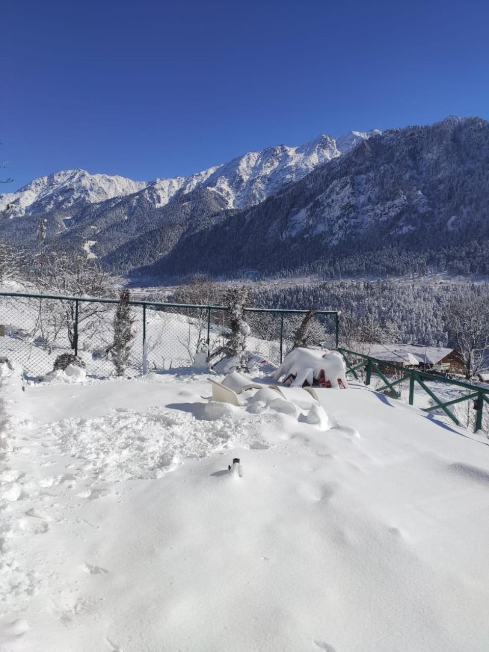 Cliff Cottage Pahalgam, Kashmir Batakut Eksteriør bilde