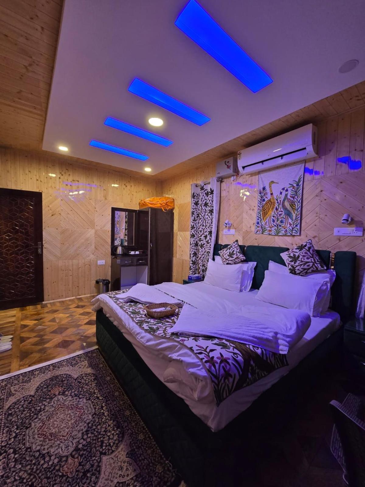 Cliff Cottage Pahalgam, Kashmir Batakut Eksteriør bilde