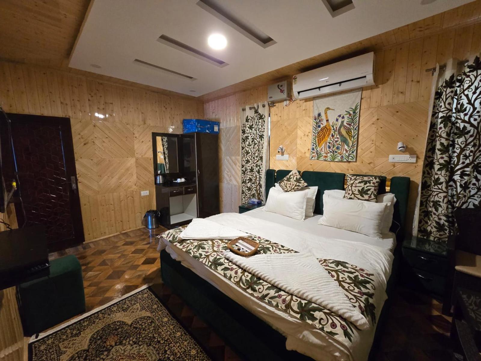 Cliff Cottage Pahalgam, Kashmir Batakut Eksteriør bilde